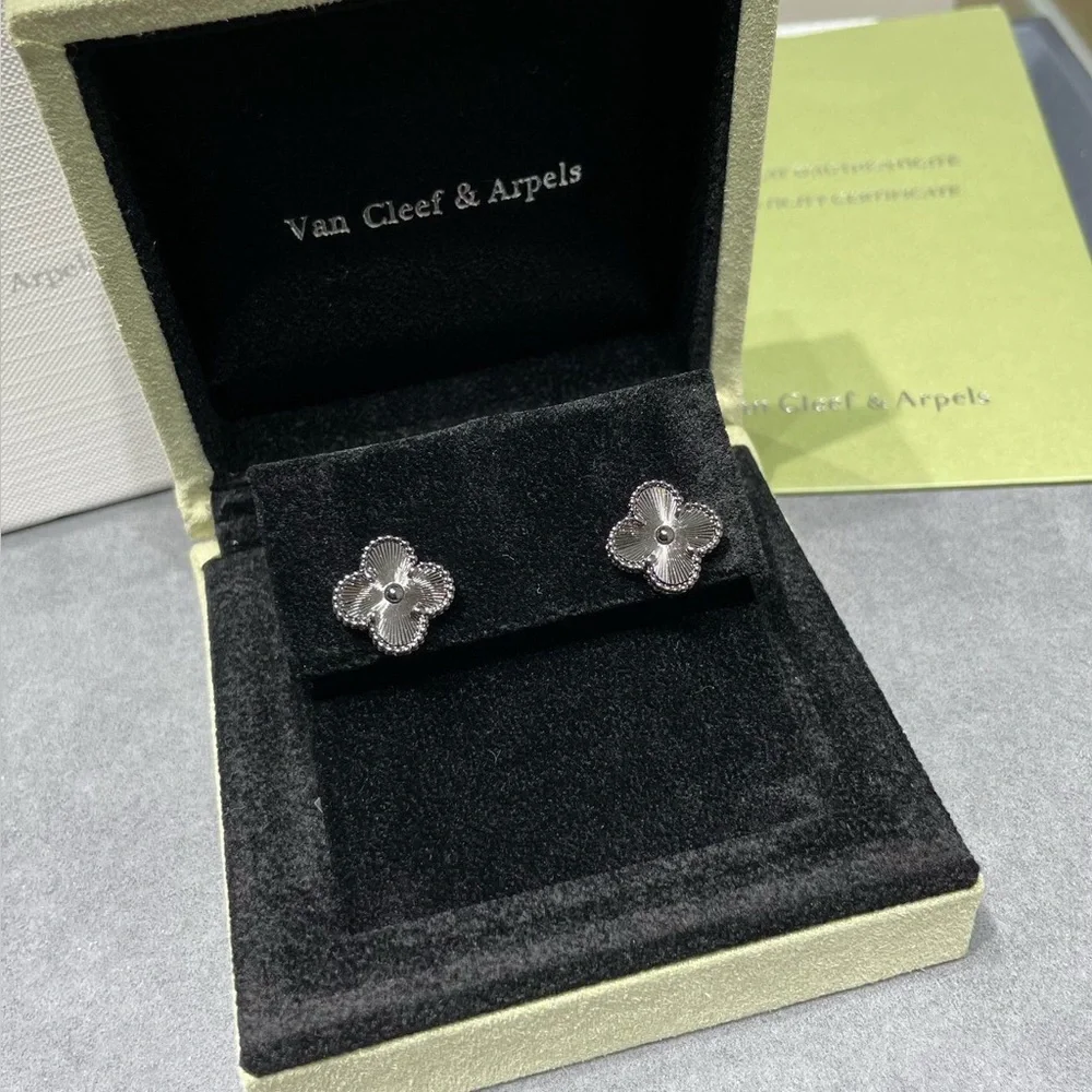 🎁🎁Van Cleef & Arpels Black laser Four Leaves Clover Earrings - Picture 2 of 4